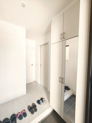 【玄関】 | 名古屋市千種区小松町1期　新築戸建 | キャンペーン対象物件です♪詳細は弊社ホームページもしくはスタッフまでお気軽にお問合せ下さいませ♪ お役に立てる自信があります♪