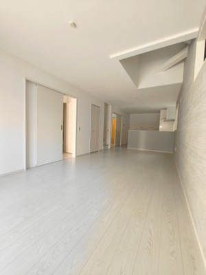 【居間・リビング】 | 名古屋市千種区小松町1期　新築戸建 | キャンペーン対象物件です♪詳細は弊社ホームページもしくはスタッフまでお気軽にお問合せ下さいませ♪ お役に立てる自信があります♪