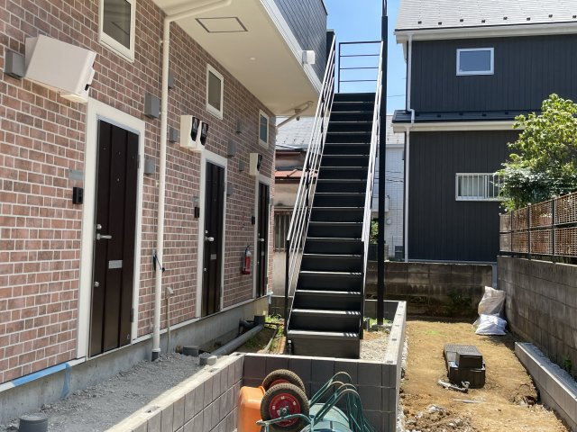 川崎市麻生区多摩美１丁目のアパートのエントランス