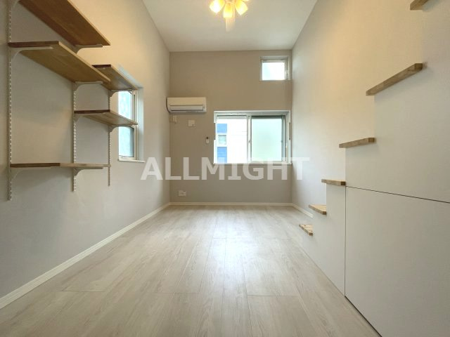 川崎市麻生区多摩美１丁目のアパートの居間・リビング