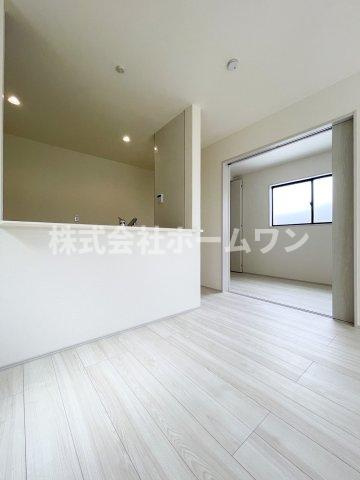 青梅長淵第4 新築戸建の居間・リビング|使いやすいリビングです