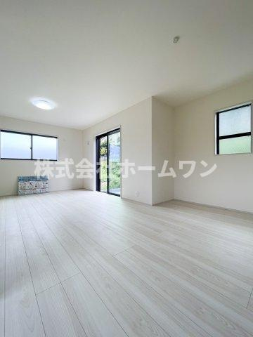 青梅長淵第4 新築戸建の居間・リビング|こちらのリビングで趣味の時間をお楽しみください