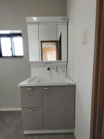 綾羅木本町7　中古物件の独立洗面台