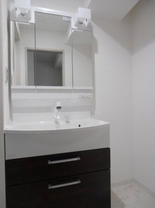 レジデンス・ジュネスの独立洗面台