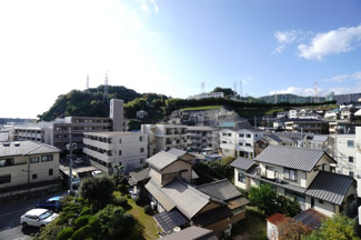 【展望】 | 【四季を感じる】
四季の移ろい・爽やかな青空や風を感じられ
自然を愉しめるパノラマビュー。
毎日の暮らしに余裕を感じさせてくれる、
遮る物の無い開放的な眺望を是非、ご堪能ください。