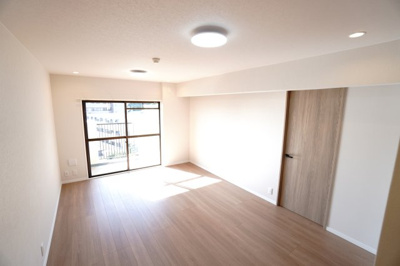 【居間・リビング】 | 【上質リノベ】古江西町パークマンション | 室内（2025年11月10日13：00頃）撮影