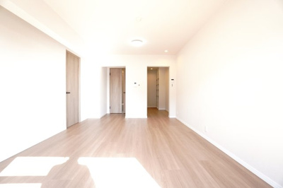 【居間・リビング】 | 【上質リノベ】古江西町パークマンション | 【約14.4帖LDK】
デザインリフォームされた室内は
良い雰囲気になっております。
リノベーションで付加価値をプラスし、
ただの『住まい』ではなく『癒しのある空間』
に仕上がっております♪