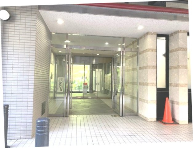 フクロク・ハイマンション３号館のエントランス