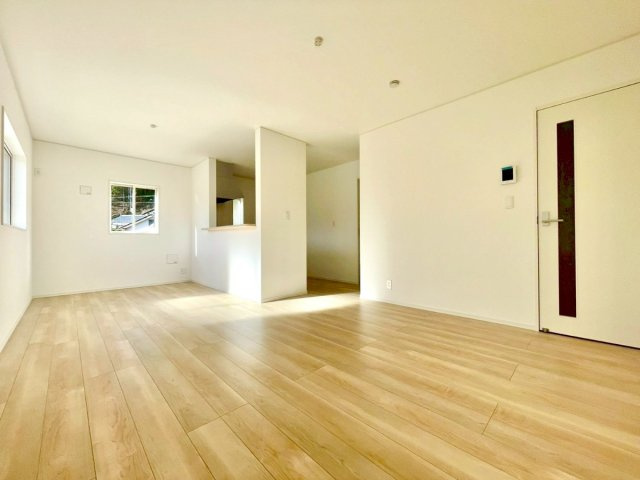 フローリング材には、木目、色調など木材特有の風合いがあり、ナチュラルな美しさになっています。