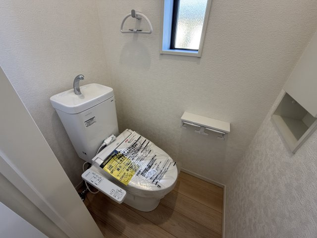 クレイドルガーデン高崎市箕郷町下芝第８　１号棟のトイレ|2階トイレです。清潔感のある白を基調としています。