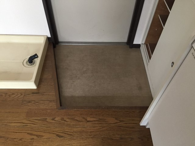 永南ハイツの玄関