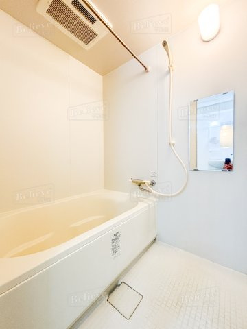 エスペランサ久留米駅前の浴室|追い焚き機能付きのお風呂です♪