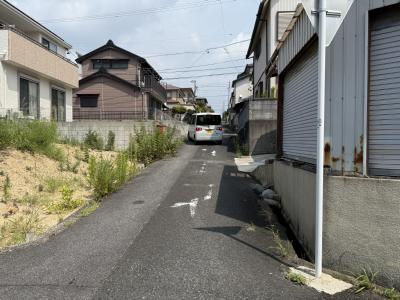 常滑市青海町4丁目　売地の前面道路含む現地写真