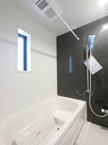 佐賀市神野西　第７　2号棟の浴室|1日の疲れがとれる、ゆったりとしたバスルーム。便利な浴室乾燥暖房機を完備。