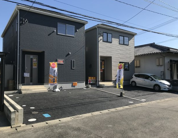 佐賀市神野西　第７　2号棟の前面道路含む現地写真