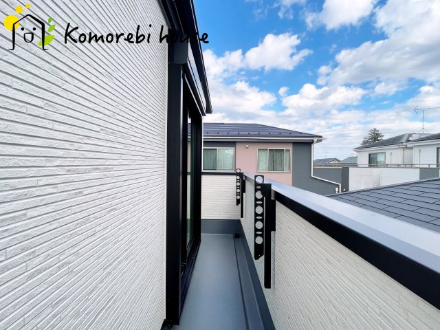 さいたま市大宮区堀の内町2丁目　第1期　新築一戸建て　リナージュ　01のバルコニー|防水施工がしっかりと施されたバルコニーで、雨の日も安心。長く使える耐久性を備えたメンテナンスしやすい仕様です。