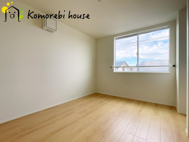 さいたま市大宮区堀の内町2丁目　第1期　新築一戸建て　リナージュ　01の子供部屋|自然光が心地よく入る子ども部屋は、学習・遊び・睡眠をしっかり支える快適環境。シンプル設計でレイアウトも変えやすく、成長に合わせて長く使える利便性の高い一室です。