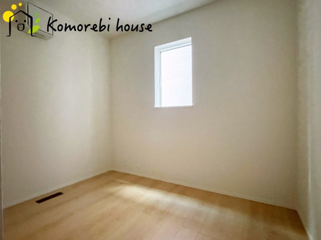 さいたま市大宮区堀の内町2丁目　第1期　新築一戸建て　リナージュ　01の洋室|最近の新築住宅は窓まわりの性能が大きく進化しています。複層ガラスに、樹脂とアルミを組み合わせた断熱性の高いハイブリッドサッシを採用。