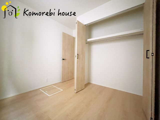 さいたま市大宮区堀の内町2丁目　第1期　新築一戸建て　リナージュ　01の収納|ハンガーラック付き収納なら、コートやシャツもシワなく掛けられて毎日の身支度がスムーズ。見せたくないものは隠しつつ、使いやすさと整理整頓の両方を叶えます。