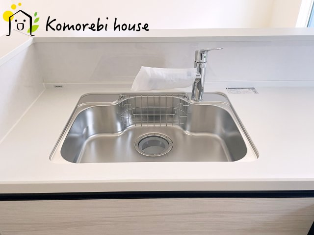 さいたま市大宮区堀の内町2丁目　第1期　新築一戸建て　リナージュ　01のキッチン|浄水器一体型で、いつでも美味しいお水がそのまま使えるキッチンシンク。料理やコーヒーづくり、炊飯にも安心して利用でき、毎日の食卓が少し豊かに。