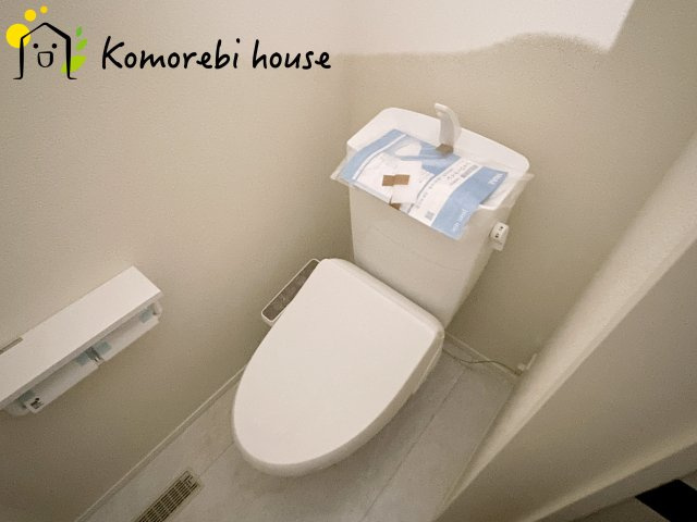 さいたま市大宮区堀の内町2丁目　第1期　新築一戸建て　リナージュ　01のトイレ|2階にもトイレがあることで、朝の混雑が解消し生活動線がスムーズに。新築ならではの間取り設計で、毎日の“プチストレス”が驚くほど減ります。