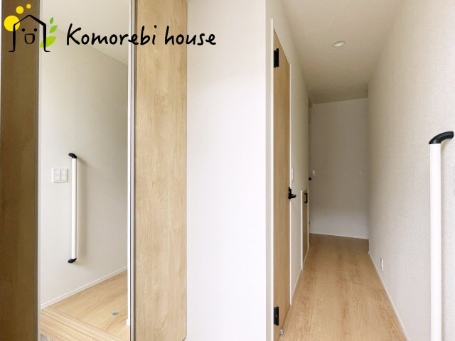 さいたま市大宮区堀の内町2丁目　第1期　新築一戸建て　リナージュ　01のその他|明るく使いやすい玄関で、家族の生活をスムーズに。収納や導線も配慮された万能空間です。