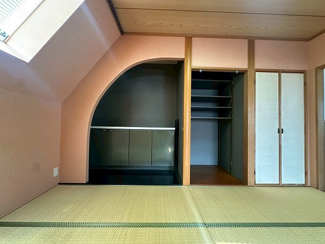 【和室】 | 南区大楠１丁目戸建 | 天窓のついた斬新なデザインの和室。