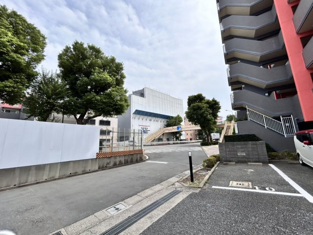 カルム野方の周辺|マンションから環七に車ですぐ出ることができます。この辺りは一方通行も多く出るまでに一苦労のところも多いので、すぐ大きい通りにでれるのは便利です♪