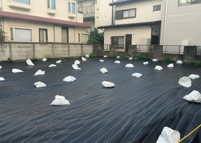 【外観】 | 土地の形が極端に長細かったり、狭小地、あるいは道路との高低差がある傾斜地だった場合、後々売ろうとしても買い手がつかない場合もあります。後々、売却することになった時に価値の下がらない土地を選びましょう。