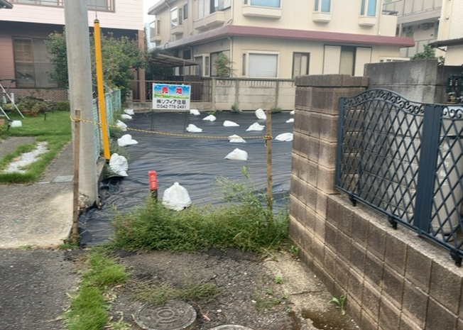 【外観】 | 隣家の土地はどうなっているのか、生活利便施設が近くにあるのか、学校まで近いかなど、お客様のライフスタイルにあわせたイメージが重要です。また、近くにあると困る施設が近くにないかも確認するといいでしょう。