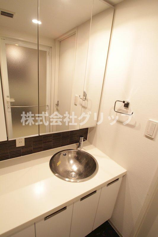 ドゥーエ横濱桜木町の独立洗面台