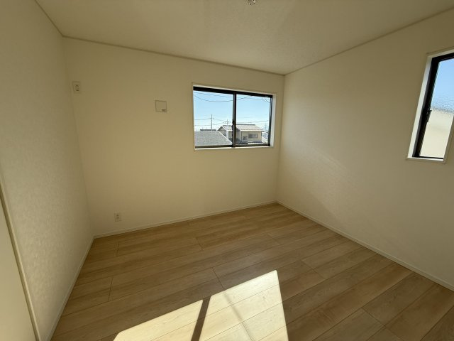 クレイドルガーデン高崎市箕郷町下芝第８　２号棟の洋室|２階洋室１です