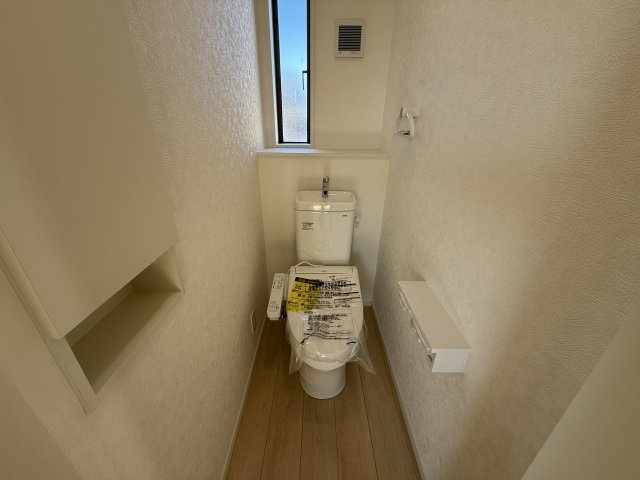 クレイドルガーデン高崎市箕郷町下芝第８　２号棟のトイレ|2階トイレです。清潔感のある白を基調としています。