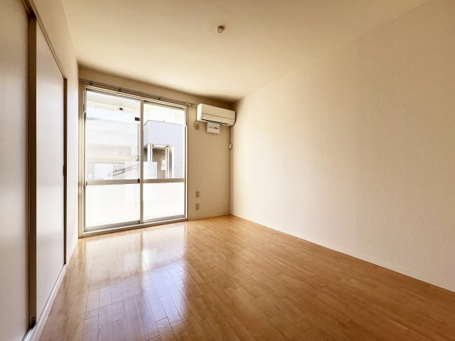 パークビレッヂＥの洋室|エアコン、室内干しがある洋室