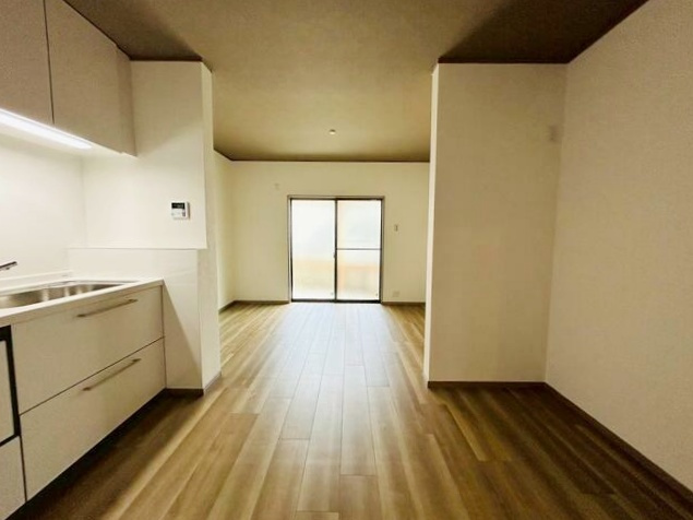 常盤一ノ井町の居間・リビング|約１１.５帖のＬＤＫです♪
キッチンもリフォーし、システムキッチンを新調しているので、気持ちよく新生活をスタートできちゃいます！