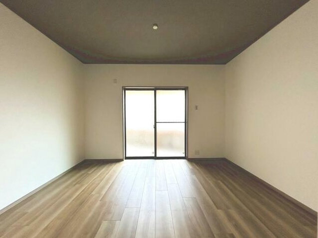 常盤一ノ井町の居間・リビング|南向きのリビングは明るい日差しが入り込むので明るいお部屋となっております♪