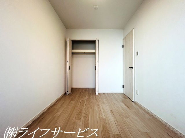 【洋室】 | グランコート西中島 | 洋室4.6帖/クローゼット有