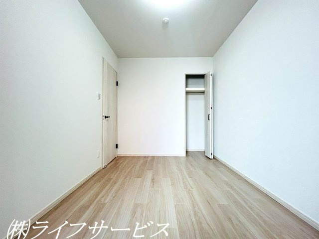 【洋室】 | グランコート西中島 | 洋室5.3帖/クローゼット有