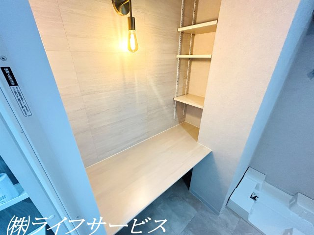 【洗面所】 | グランコート西中島 | 洗面所に作業のしやすいカウンター有