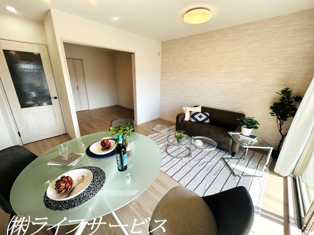 【居間・リビング】 | グランコート西中島 | 南向きにつき陽当り良好！室内改装済なのですぐにお住まい頂けます！