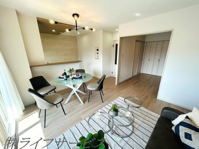 【居間・リビング】 | グランコート西中島 | 南向きにつき陽当り良好！室内改装済なのですぐにお住まい頂けます！