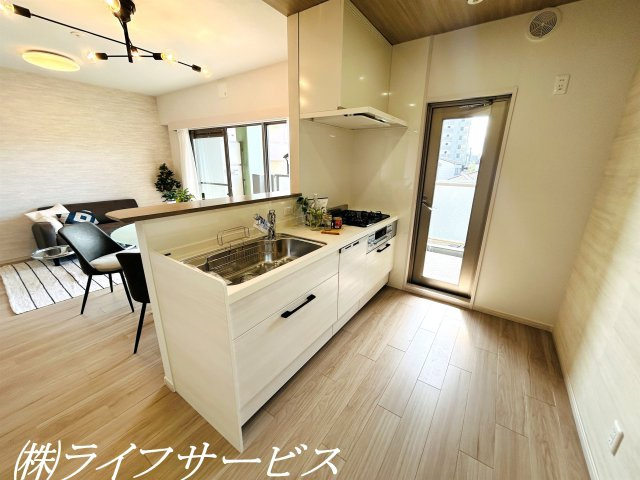 【キッチン】 | グランコート西中島 | オープンスタイルのシステムキッチン新調