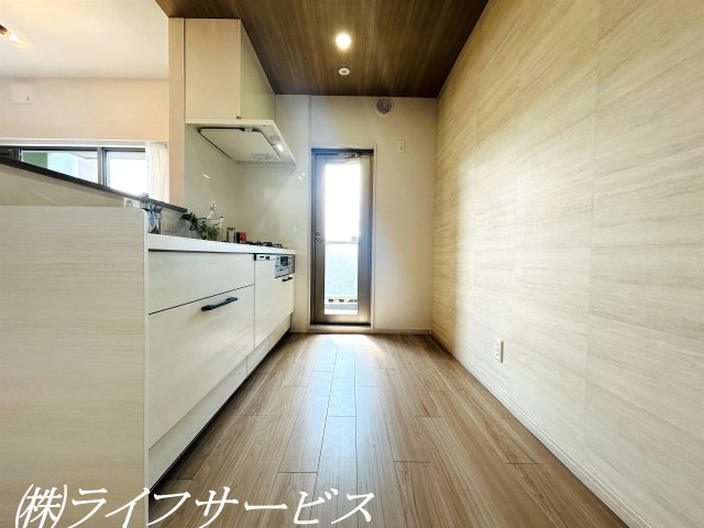 【キッチン】 | グランコート西中島 | 便利な勝手口有