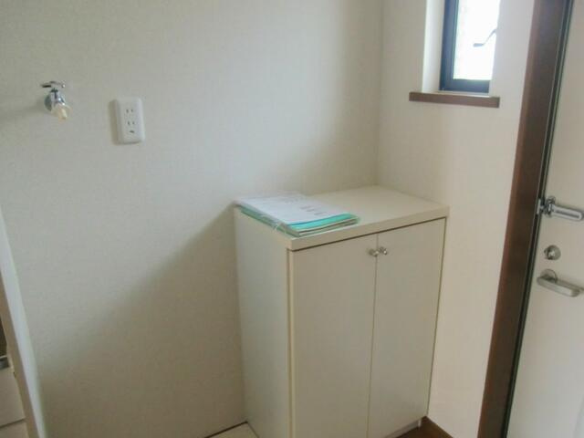 靴箱、横は室内洗濯機置場