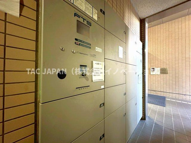 アクトピア北赤羽参番館のその他|【宅配ボックス】
エントランスに不在時でも荷物を受け取れる宅配ボックスを完備しています。