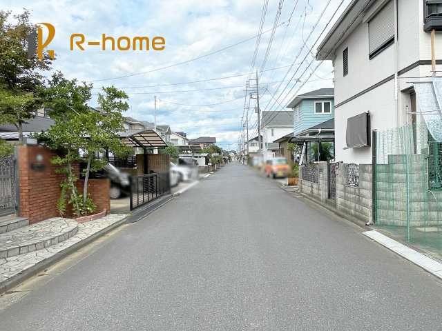 守谷市薬師台8期　新築戸建て　1号棟の前面道路含む現地写真|『今から見たい！』大歓迎です♪
お気軽にＲ－ｈomeまでお問い合わせください。