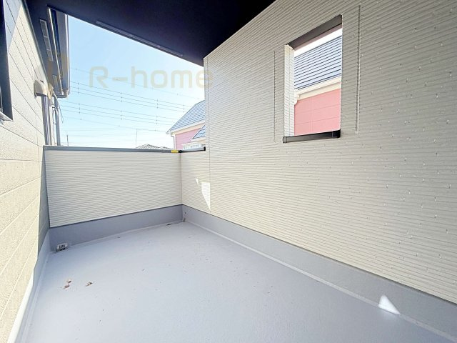 守谷市薬師台8期　新築戸建て　1号棟のバルコニー|急な雨でも安心のインナーバルコニー♪忙しいご夫婦も大満足♪