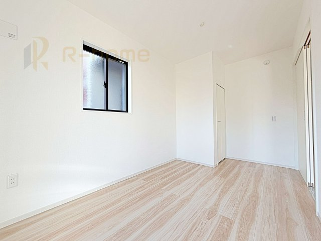 守谷市薬師台8期　新築戸建て　1号棟の和室|1階洋室はゲストルーム、キッズスペースとしても利用可能♪
開放してリビングと繋げればゆとりの大空間！