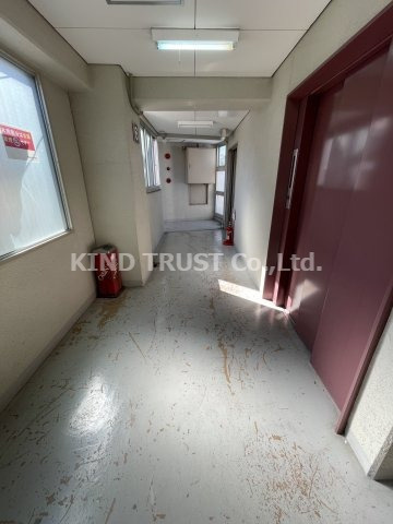 ハイツTESのエントランス|建物の内部です