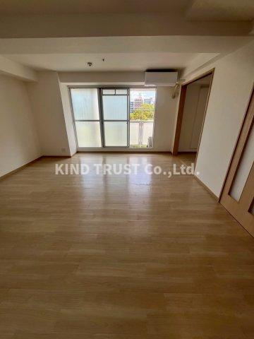 ハイツTESの居間・リビング|こちらの居間で趣味の時間をお楽しみください